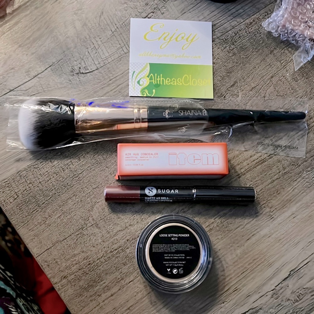 MAKEUP Bundle - Picture 2 of 6